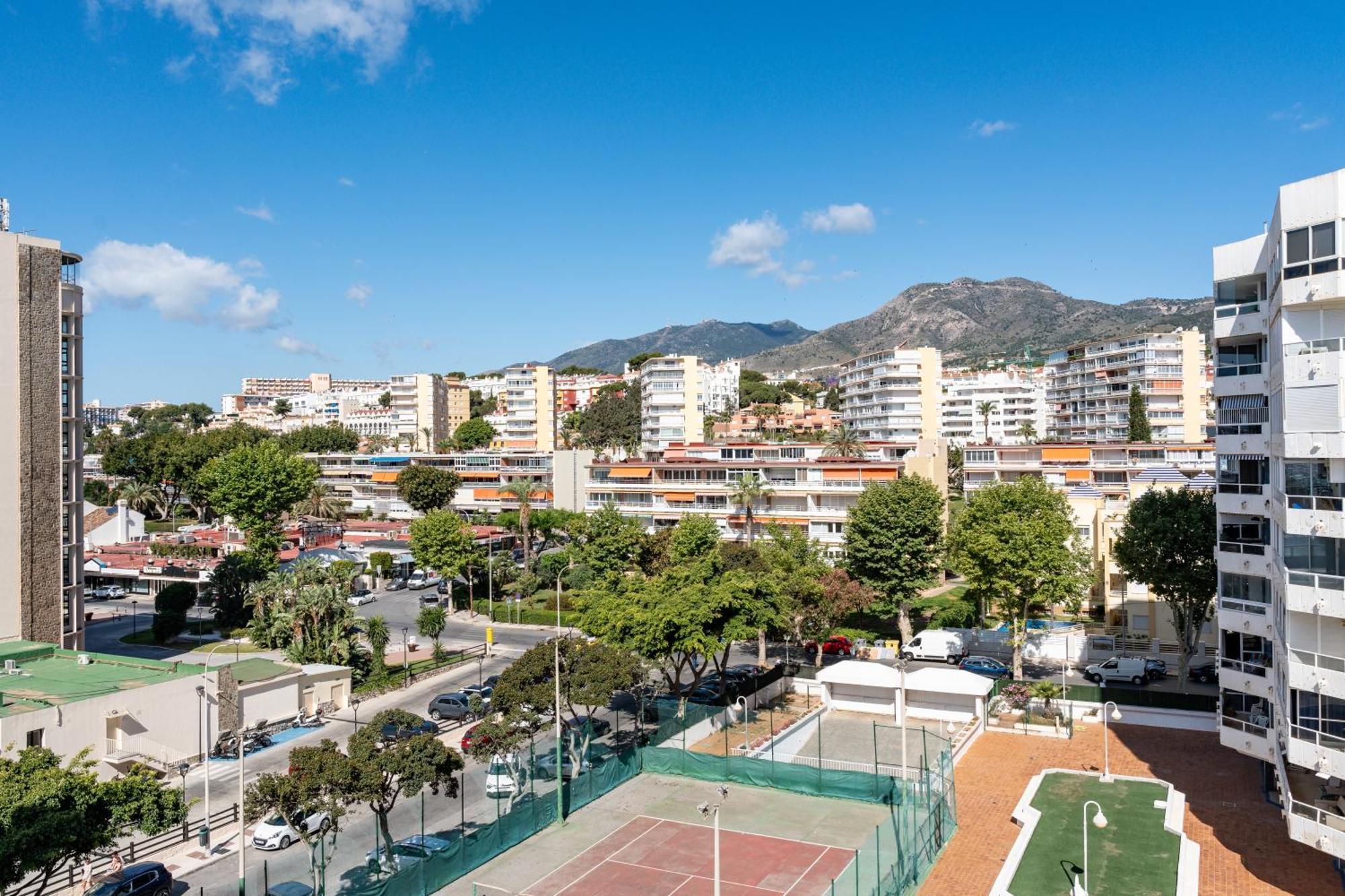 Tropico Carihuela View & Parking