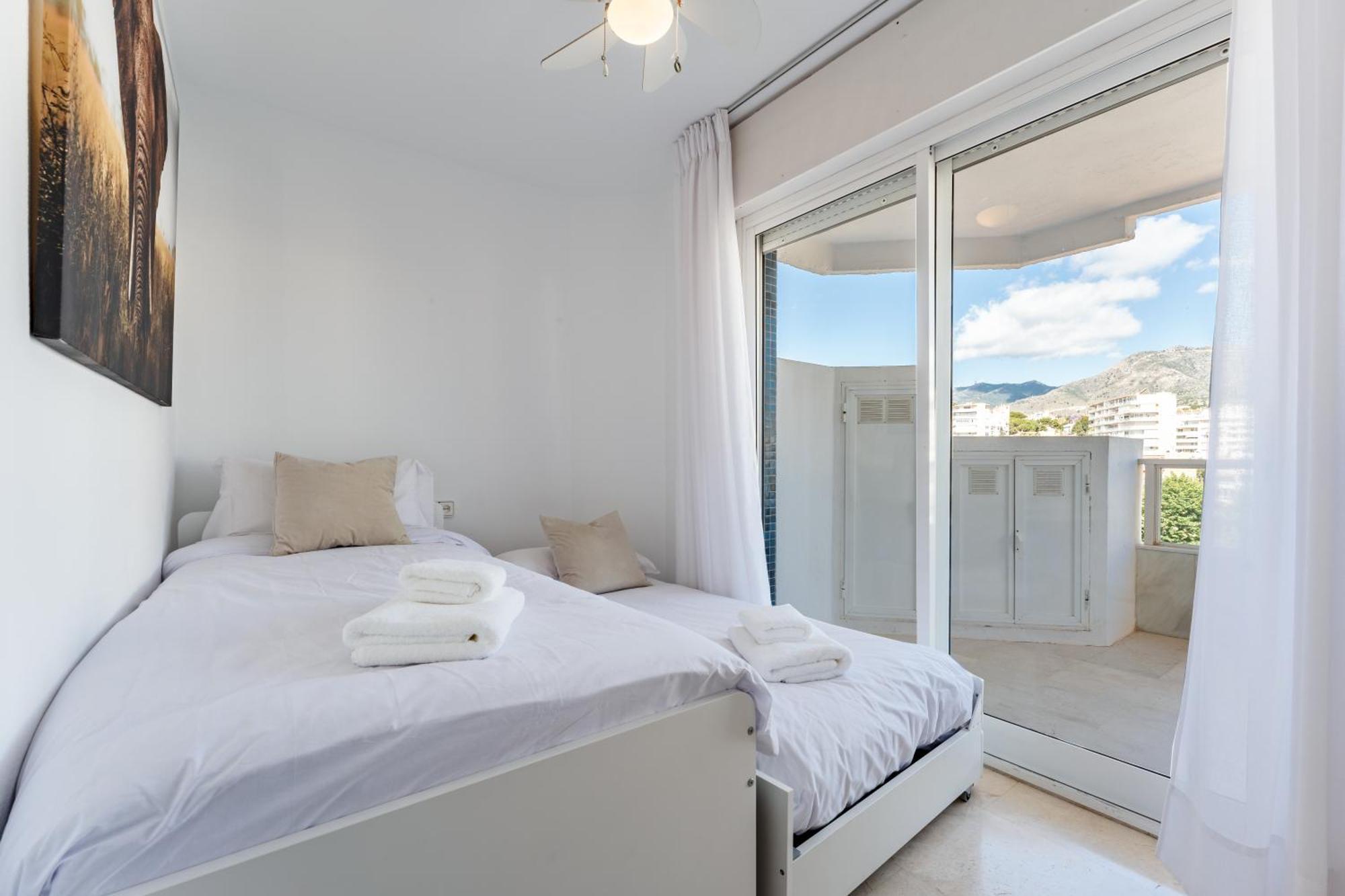 Tropico Carihuela View & Parking
