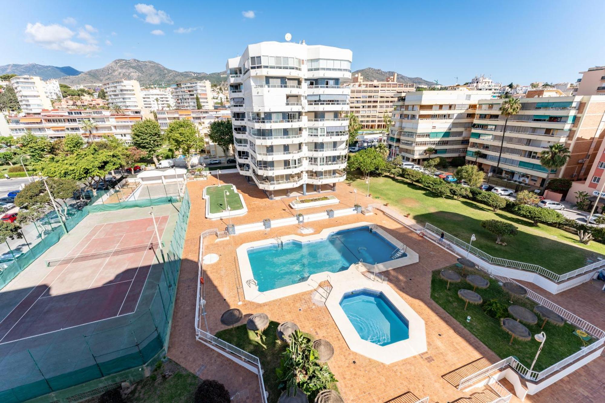 Tropico Carihuela View & Parking * Torremolinos